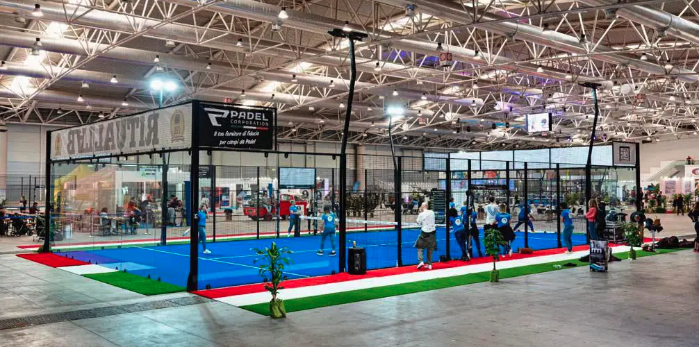 Indoor Padelplatz von Padel Corporation auf einer Messe